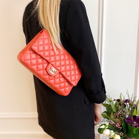 Authentic Chanel Classic Medium double flap in GHW - Picture 8 of 17